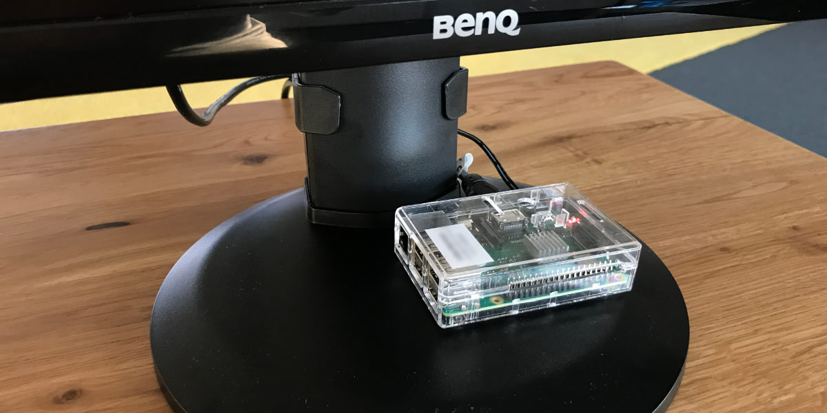 Raspberry Pi connected to a monitor showing the Stagetimer Viewer